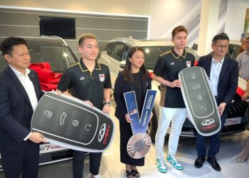 Pemain badminton terima habuan bawa pulang pingat