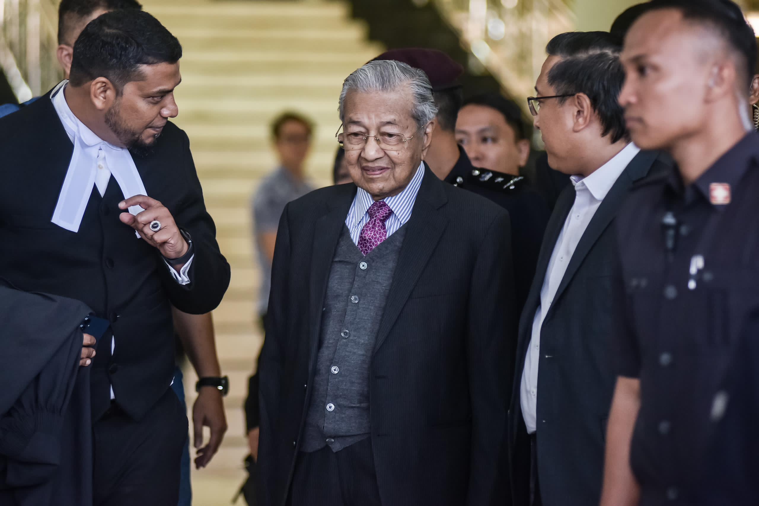 Saya hanya pertikai nama \’Mahathir a/l Iskandar Kutty\’ – Tun M