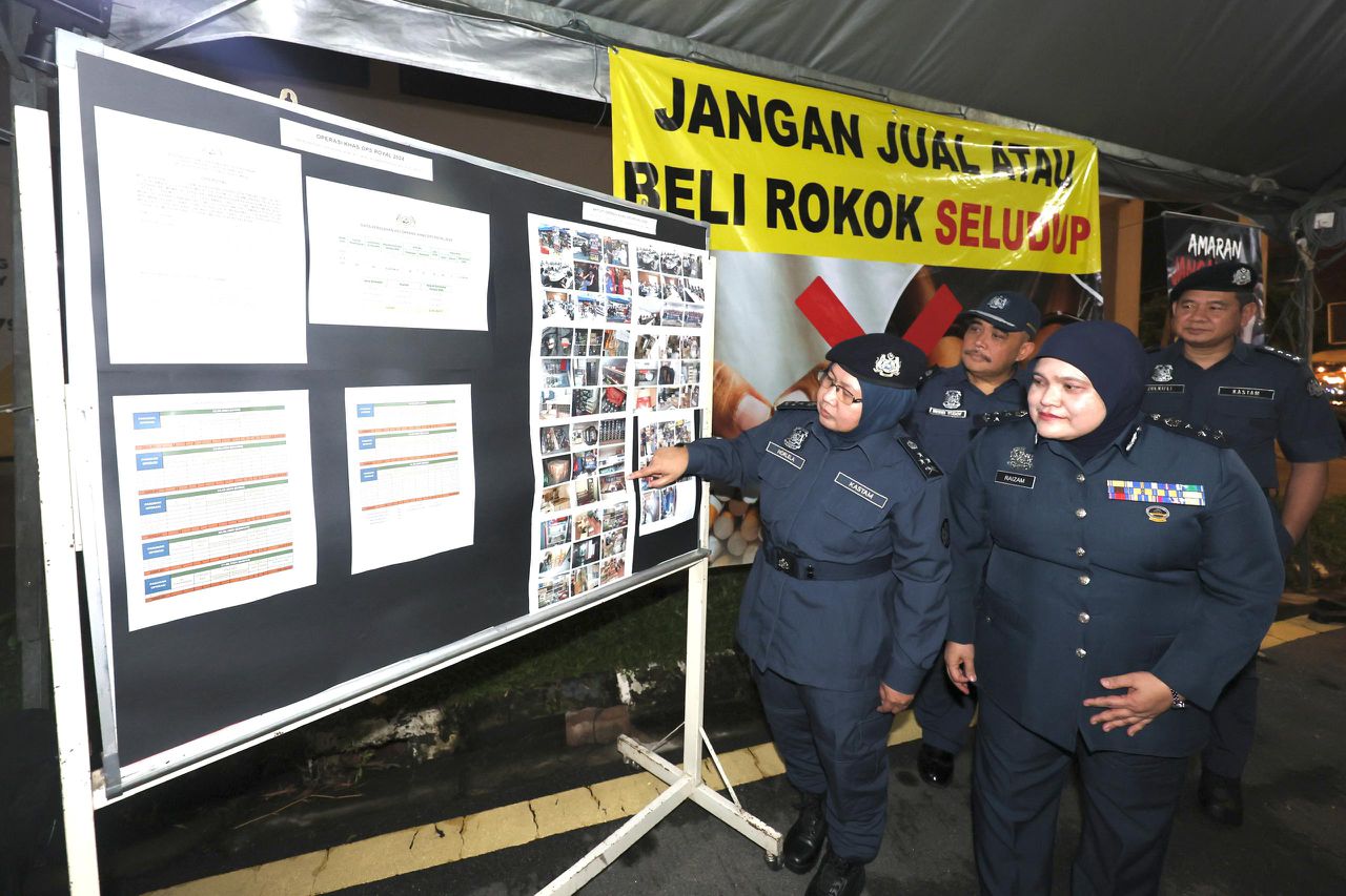Norlela menunjukkan antara premis yang diserbu menerusi Op Royal yang dijalan sekitar ibu negara sehingga Jumaat ini. Foto oleh AMIR KHALID