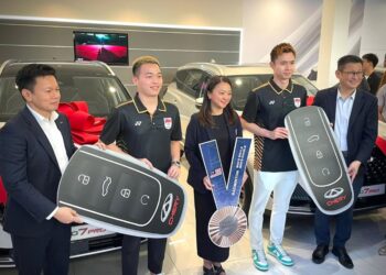 Wooi Yik hadiah kereta untuk bapa