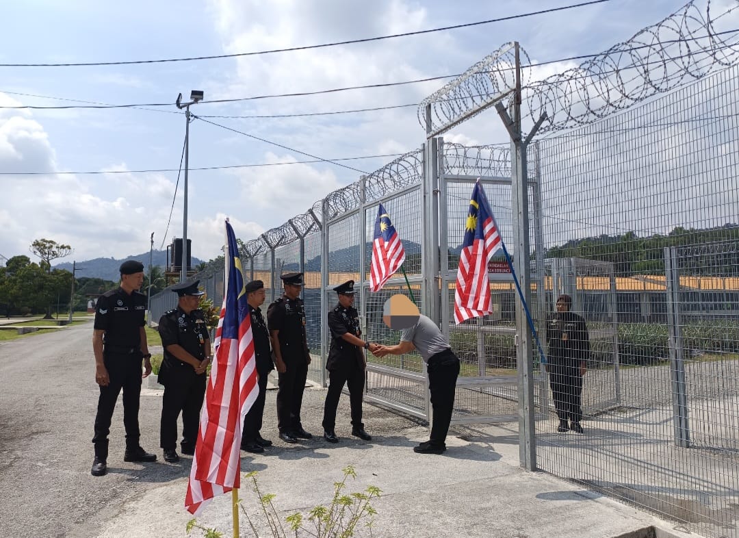 Banduan bebas awal selepas dapat pengampunan Agong