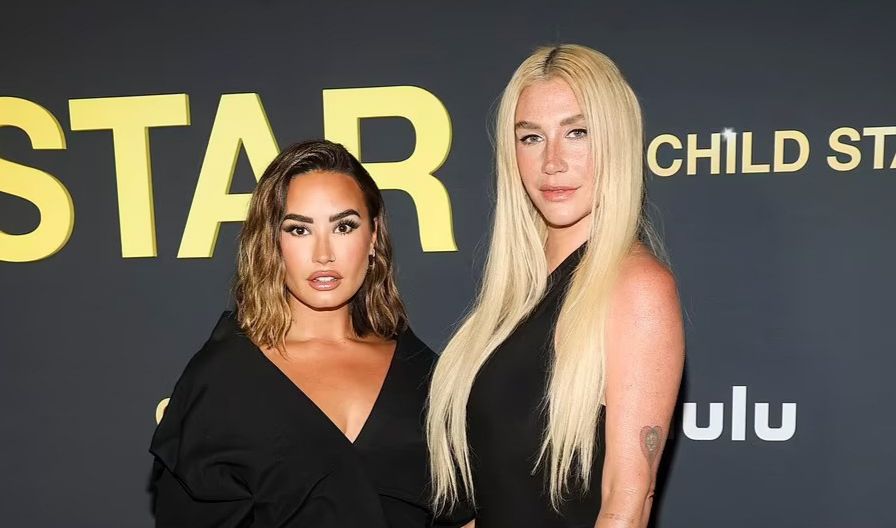 \’Tak senyum langsung\’ – Demi Lovato, Kesha bermusuhan?