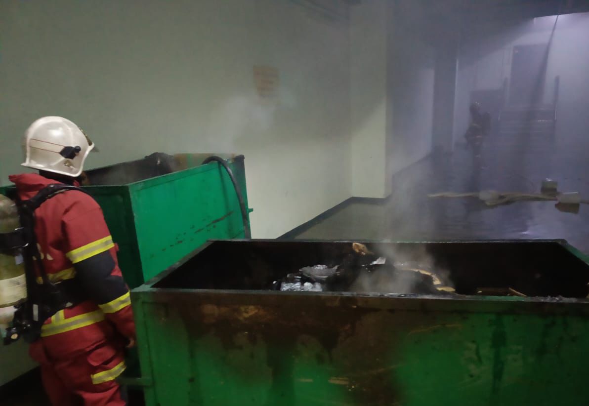 Longgokan kotak terbakar dalam Suria KLCC
