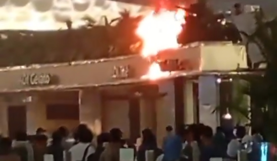 airport terbakar
