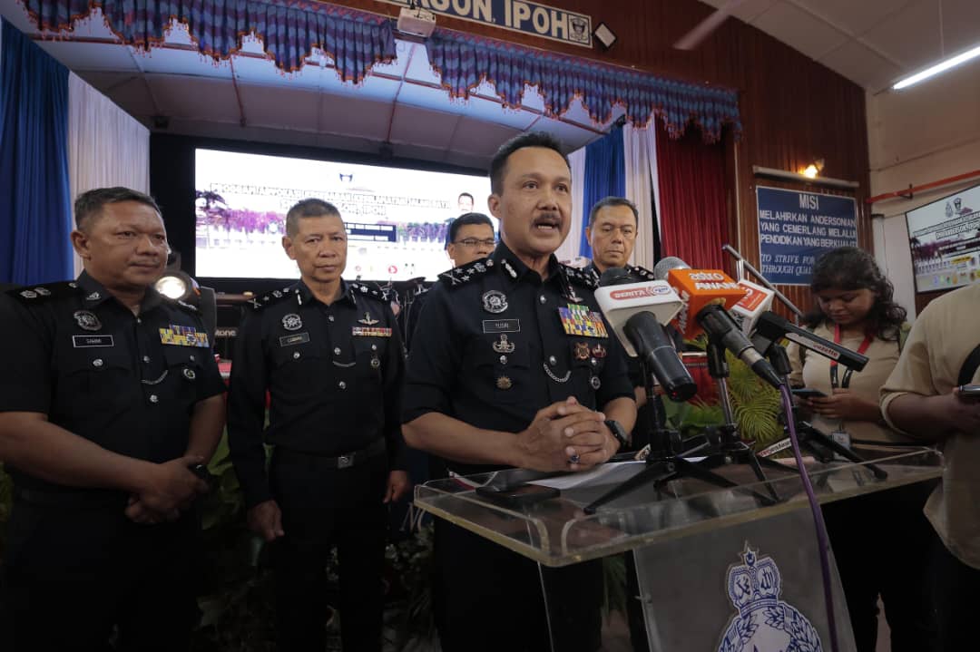 MOHD. Yusri depan tengah