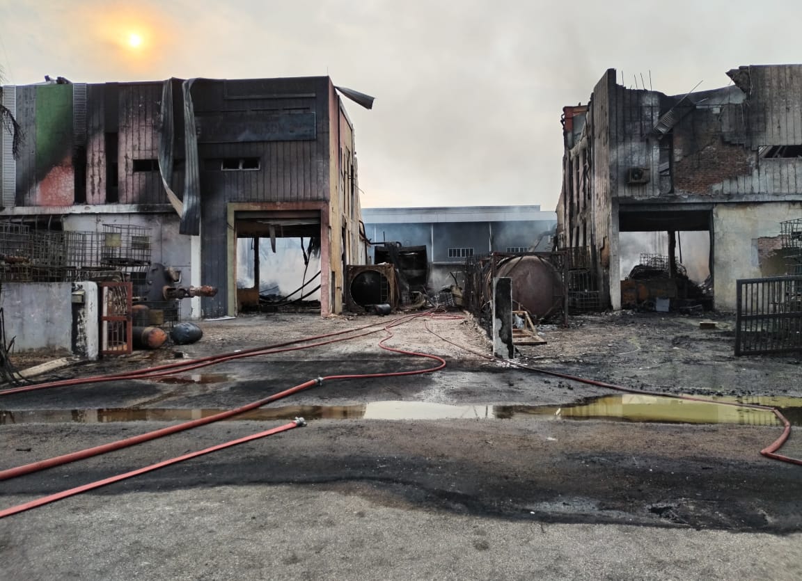 gudang terbakar