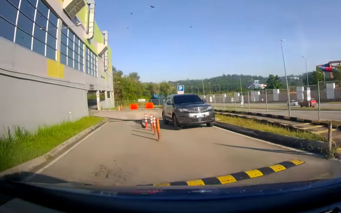 Proton X70 yang digunakan untuk mencuri kabel di Kajang pagi tadi.