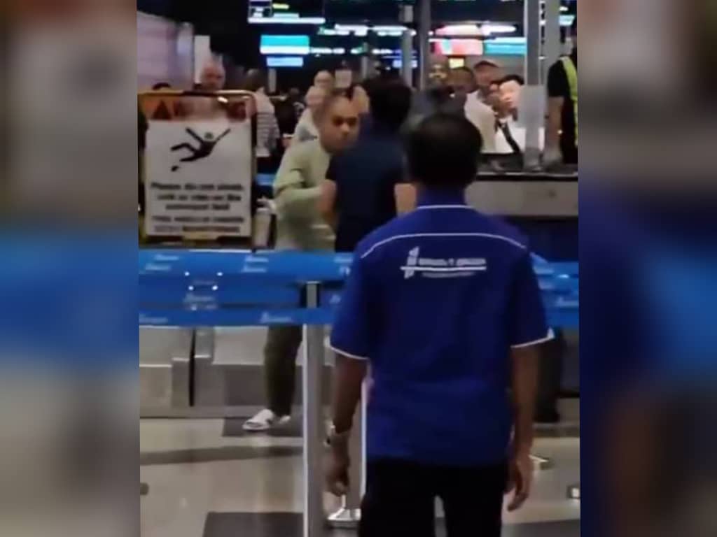 Tangkap layar video tular pergaduhan di KLIA baru baru ini.