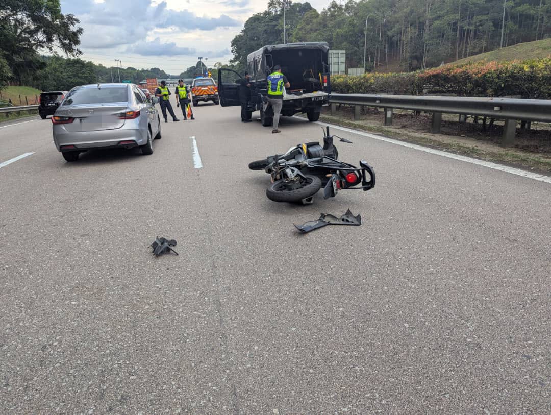 MOTOSIKAL PUTUS KEPALA TULAR VIRAL