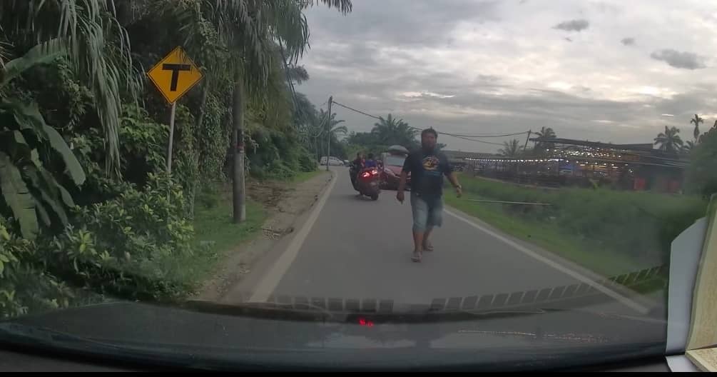 SIGNAL LAMPU ISYARAT BERDAMAI