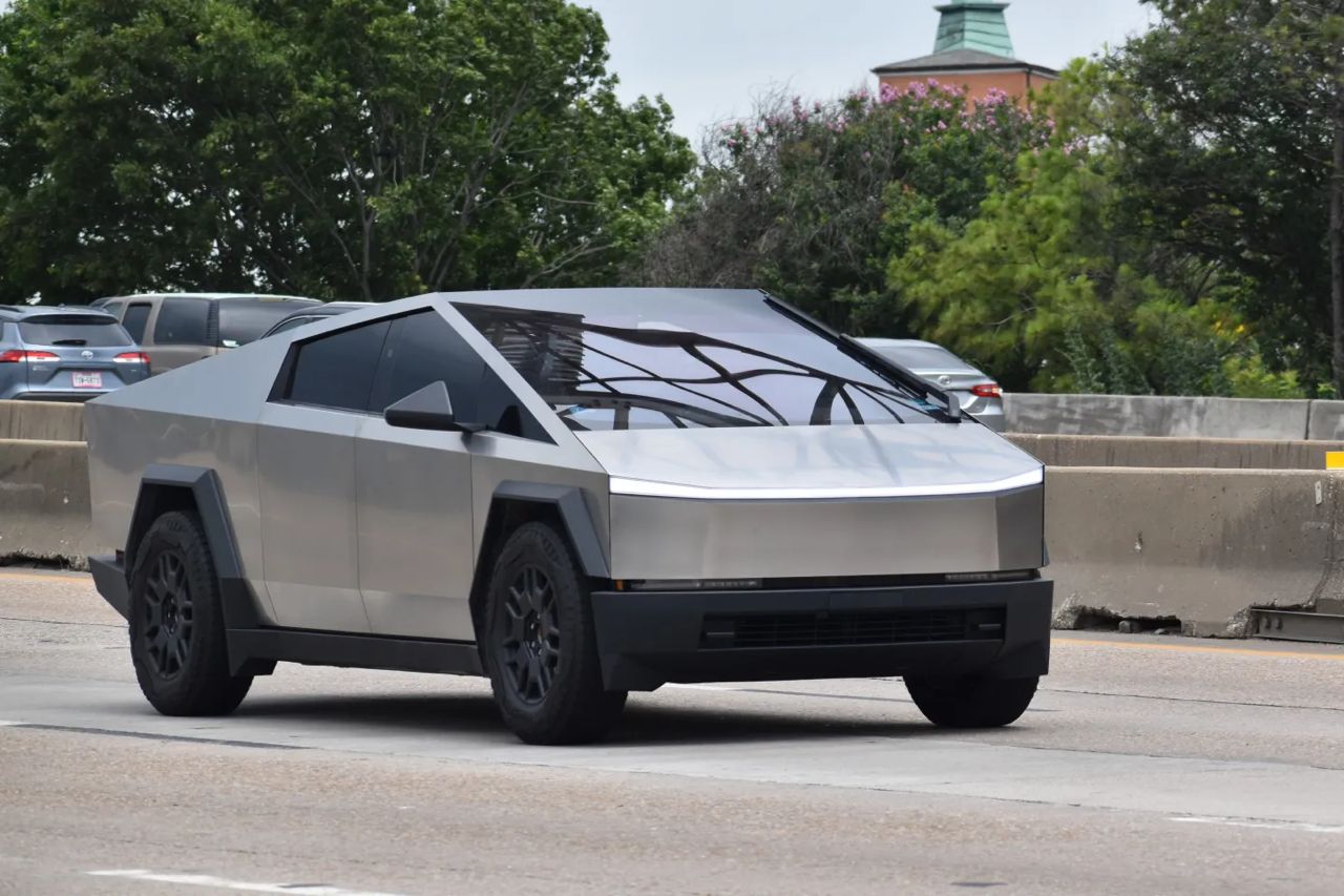 tesla tarik balik kereta