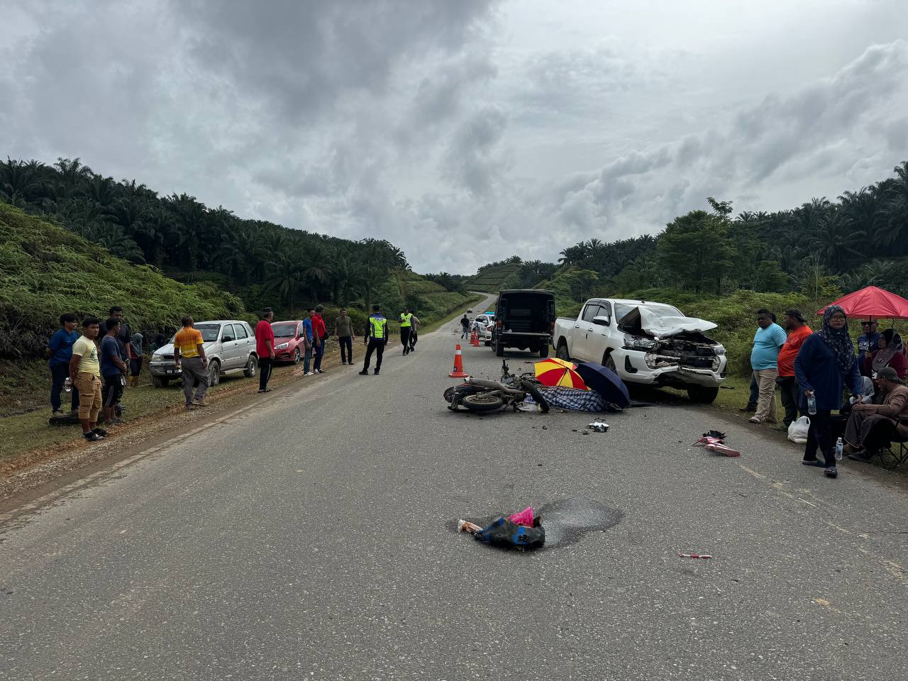PEKERJA LADANG MAUT HILUX