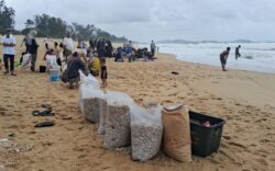 [VIDEO] ‘Kami tak tahu ada larangan kutip kerang’