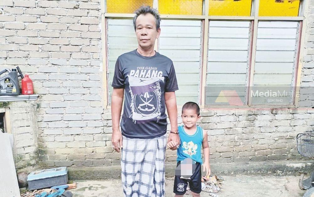 budak usus terkeluar derita