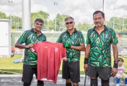 Dari padang hoki ke bidang profesional