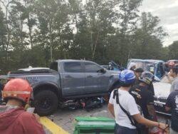 Ford Ranger ‘sapu’ kereta, van dan beberapa motosikal di Kempas