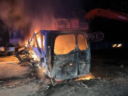 Nahas ngeri Kluang: Tayar treler pecah punca bergesel, bertembung tiga kenderaan