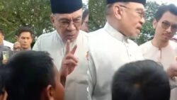 [VIDE] ‘Hebat dik, mengadu tandas sekolah rosak kat PMX terus!’