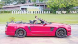 Raya dengan kereta mewah sewa