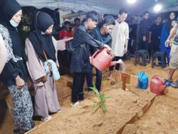 Muka Alang tenang, bersih walau ada calar