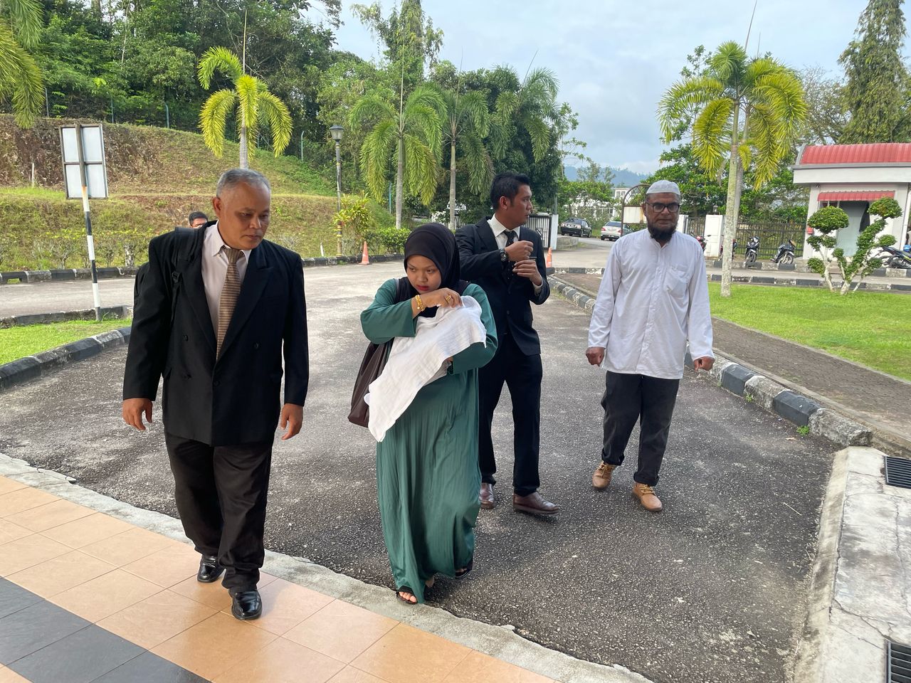 tauke kedai didenda al quran