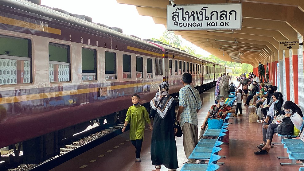 tren sungai golok