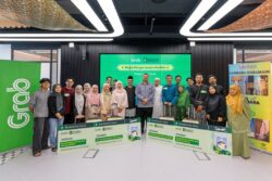 Grab taja rakan pemandu, penghantar ke Tanah Suci bersama keluarga