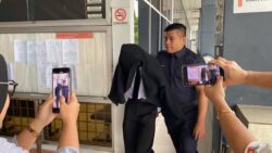 Anggota tentera baran tumbuk pemandu Axia didakwa