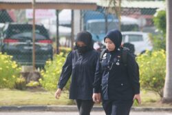Remaja dijel buang bayi dalam tandas