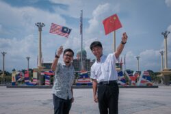 Bendera China berkibar di Putrajaya sempena lawatan negara Xi Jinping esok