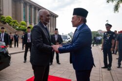 Presiden Maldives diberi sambutan rasmi negara di Perdana Putra