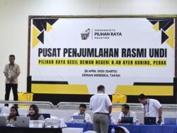 PRK Ayer Kuning: Peti undi awal tiba di pusat penjumlahan