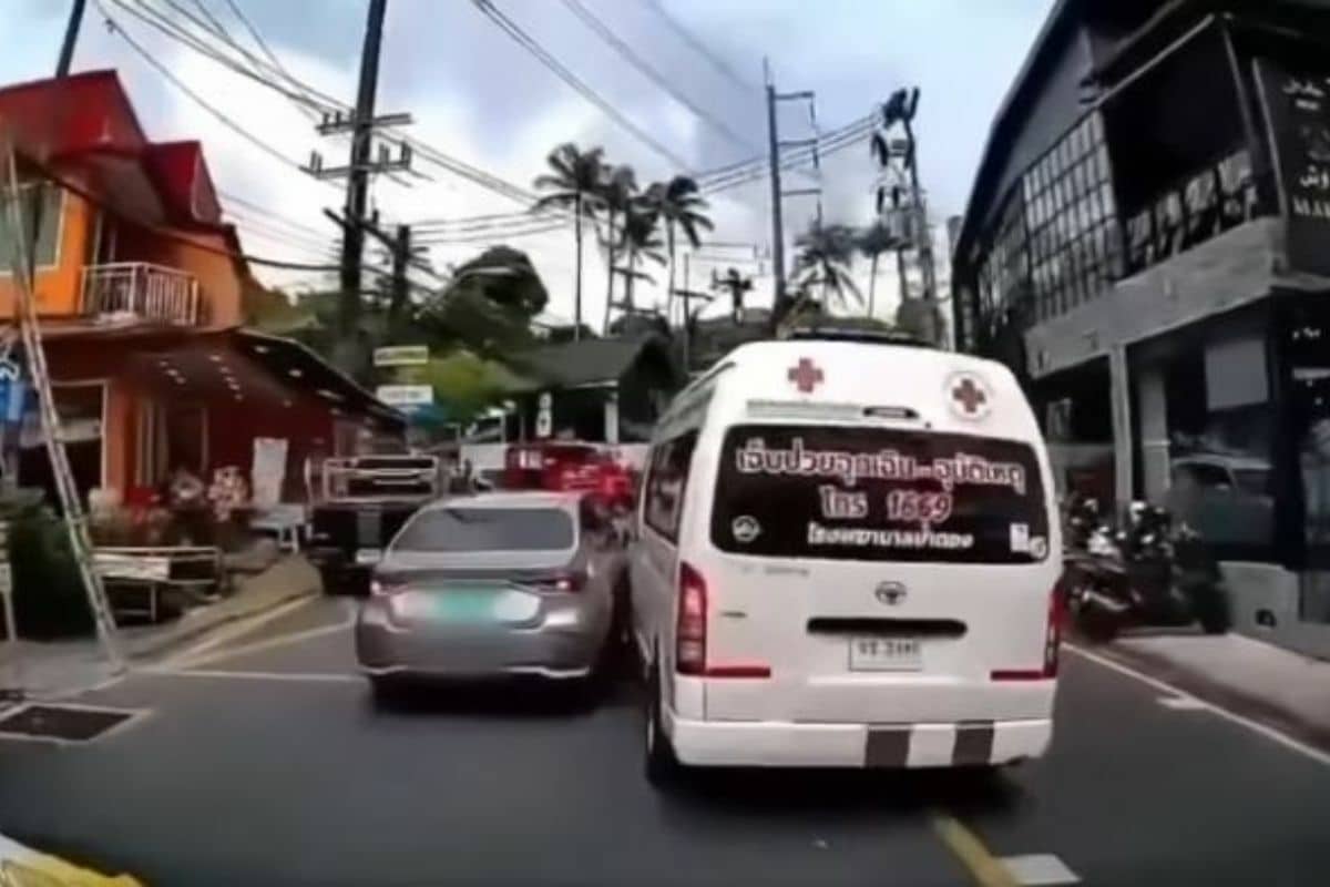 teksi halang ambulans