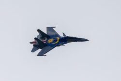 Ribuan orang teruja Sukhoi gayakan corak Jalur Gemilang