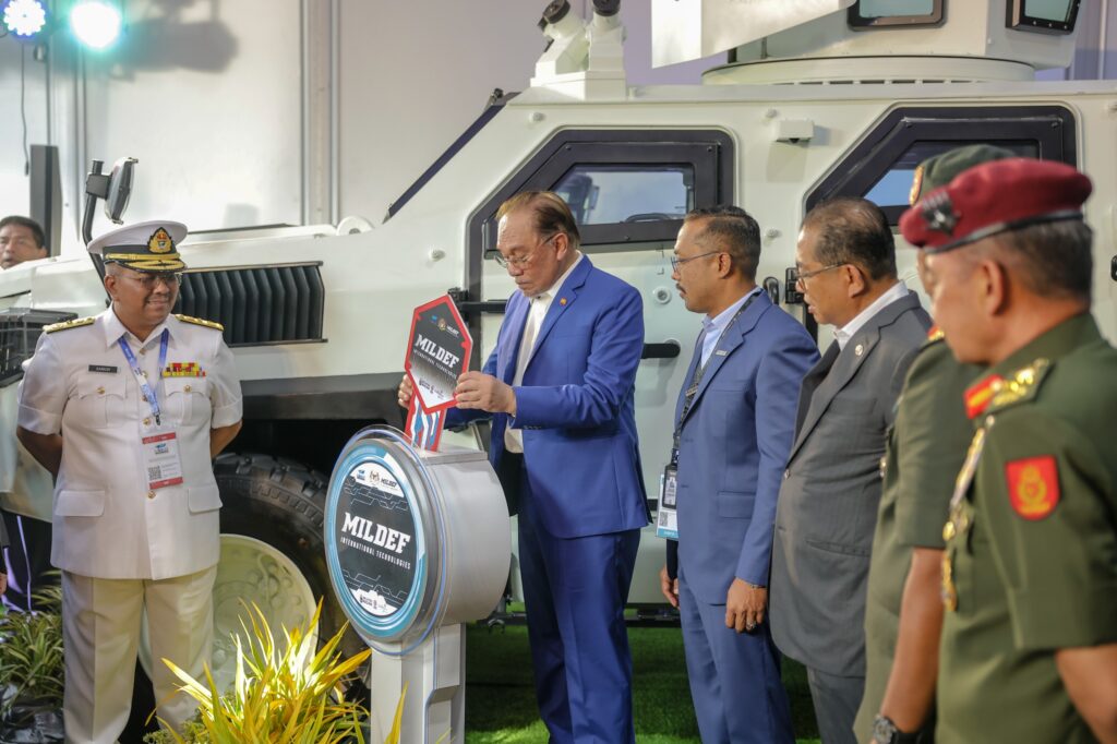 PM rasmi RIBAT, kenderaan taktikal buatan syarikat tempatan