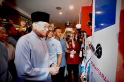 Anwar tunai tanggungjawab mengundi, diiring laungan ‘reformasi’