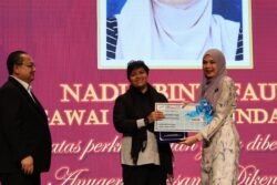 Azalina cadang pertimbang umur persaraan naik kepada 65 tahun