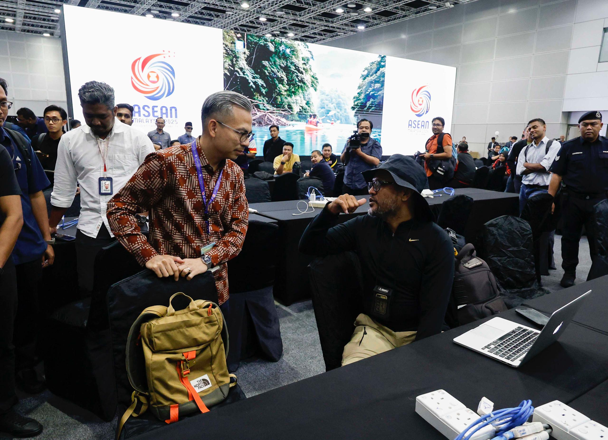 FAHMI PETUGAS PETUGAS MEDIA ASEAN