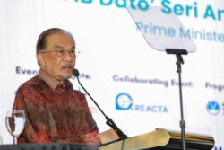 Majoriti doktor, jururawat bekerja dengan semangat – Anwar