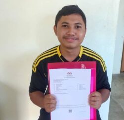 Anak dapat SPM 8A tetapi ibu tiada duit