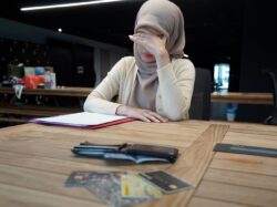 ‘Saya penat 16 tahun kahwin suami goyang kaki’