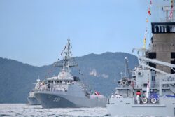PM terima tabik hormat 31 kapal pada Fleet Review LIMA’25