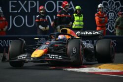 Verstappen mula kibar bendera putih