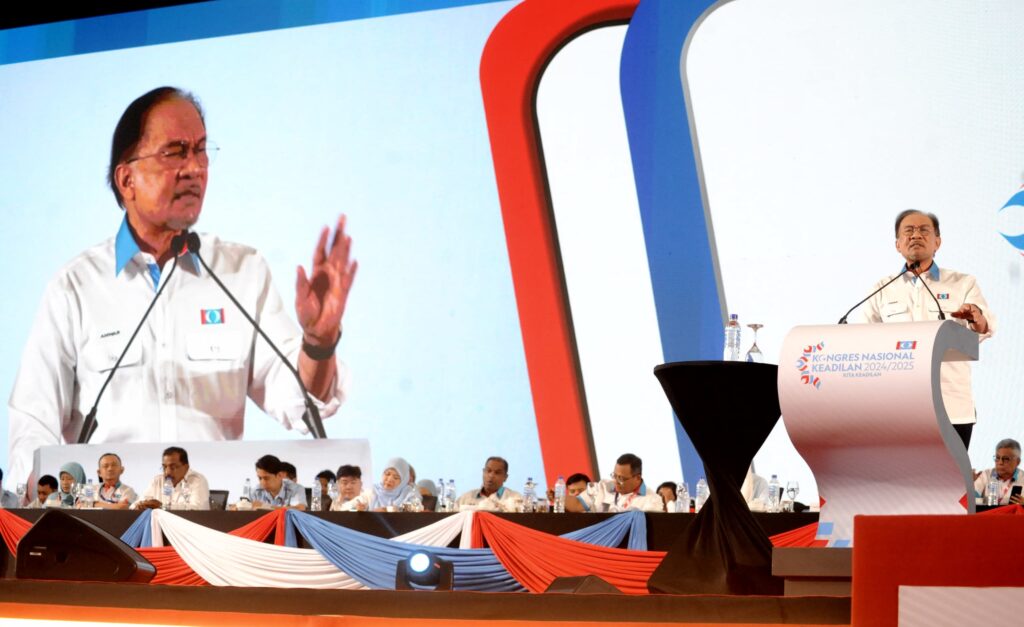 Tarik subsidi bahan api kepada 4 juta warga asing – PM