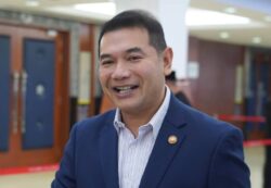 Saya sedia berundur dari Kabinet, tidak bertanding dalam parti – Rafizi