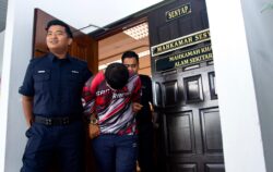 Anggota tentera didakwa noda pelajar dalam kereta Viva