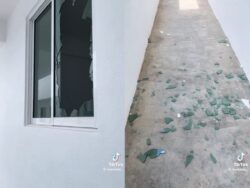 [VIDEO] Rumah belum duduk, cermin kena pecah, meter air hilang
