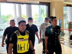 Dua pekerja kilang tak mengaku pecah amanah hampir RM3 juta
