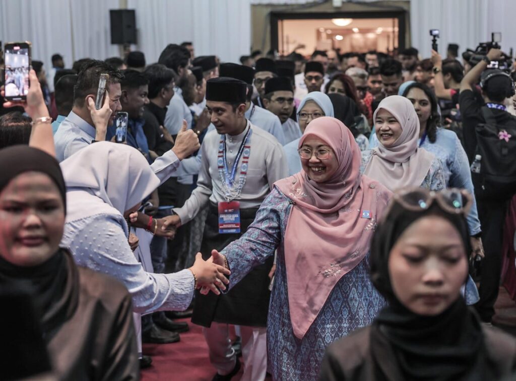 Jangan tebuk kapal, seorang tebuk kita semua karam – Fauziah