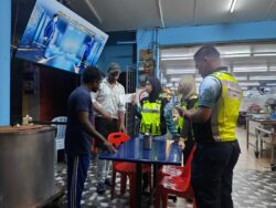 Restoran tidak guna bahasa kebangsaan dikompaun